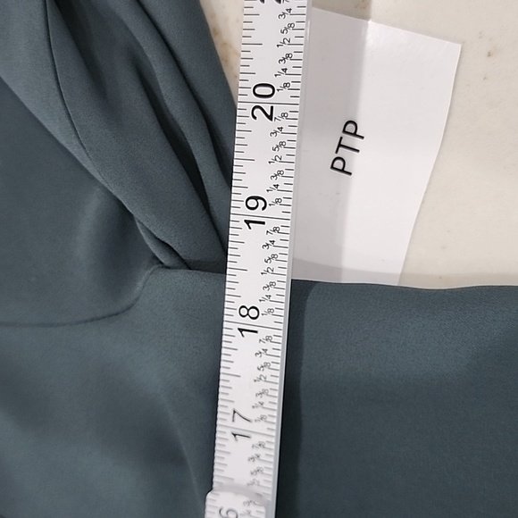 Ann Taylor Green pintuck pleat 3/4 bell sleeve top, size XS - Picture 7 of 8